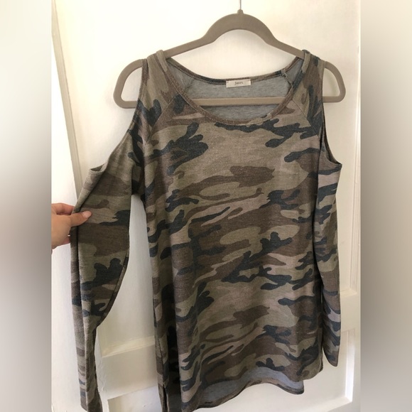 Camo cutout shirt - Picture 1 of 4